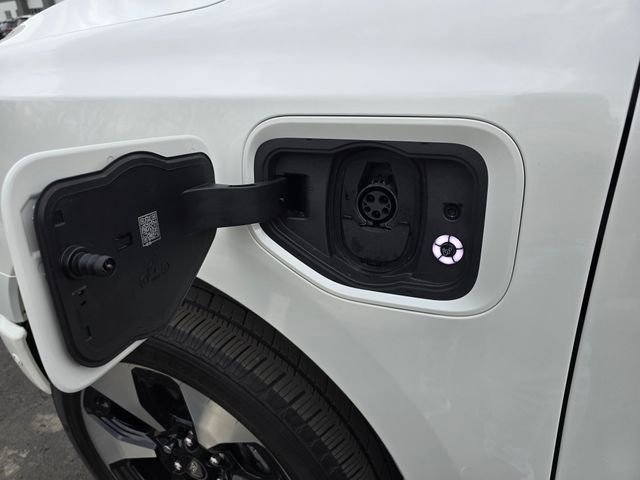 Used 2023 Ford F150 Lightning Platinum image 14