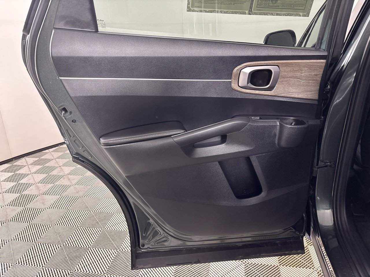 Used 2023 Kia Sorento S w/ Panoramic Sunroof Package AWD/4WD image 23