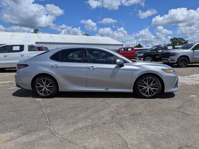 Used 2023 Toyota Camry XLE FWD image 3