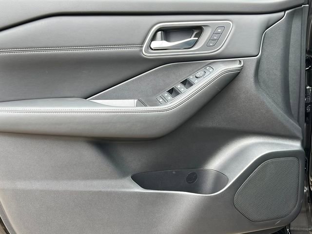 New 2026 Nissan Rogue Platinum image 12