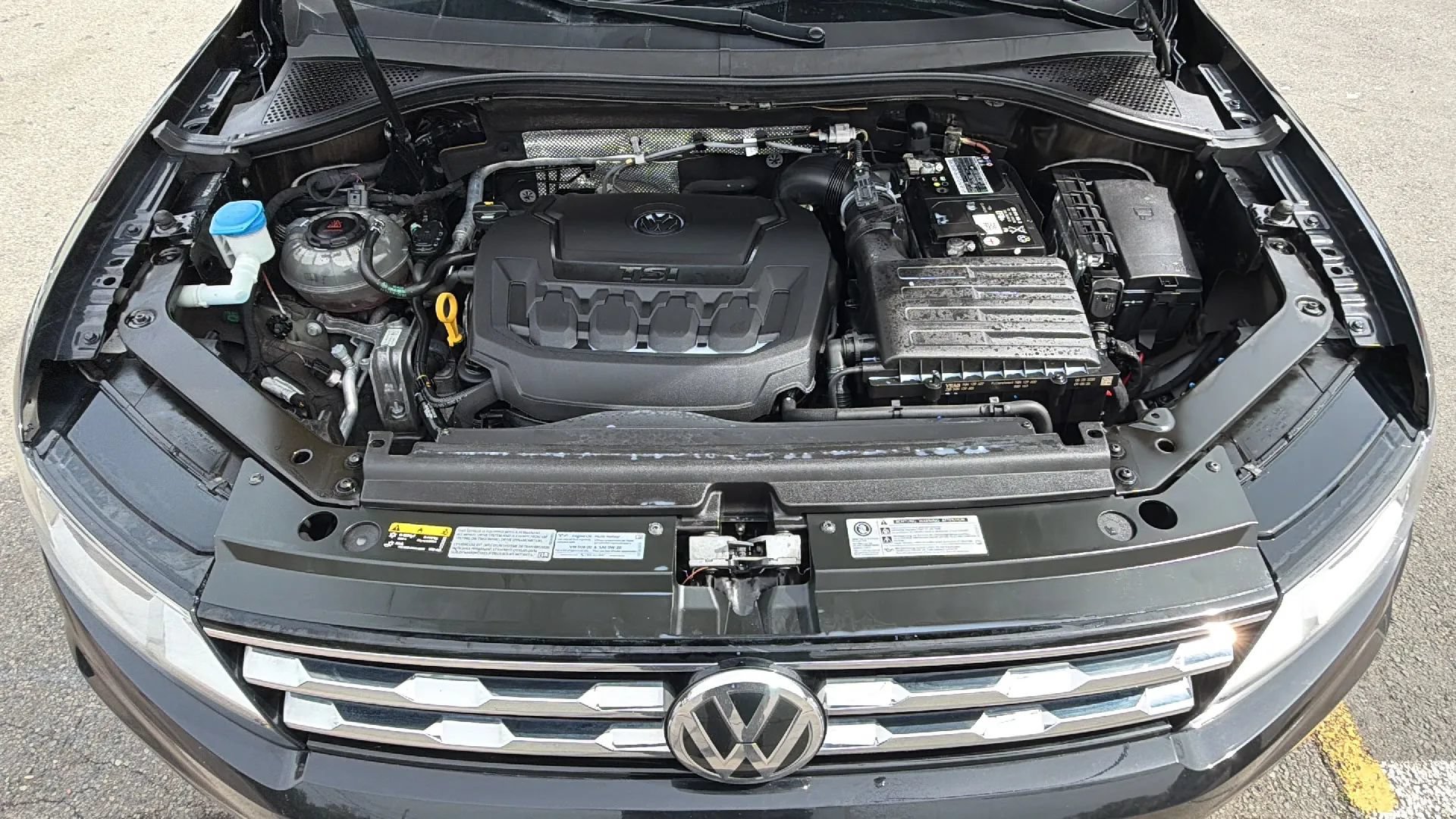 Used 2020 Volkswagen Tiguan SE AWD/4WD image 25