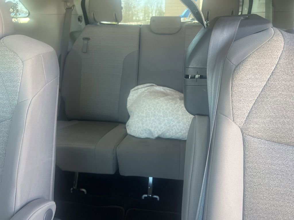 Used 2021 Toyota Sienna LE image 10