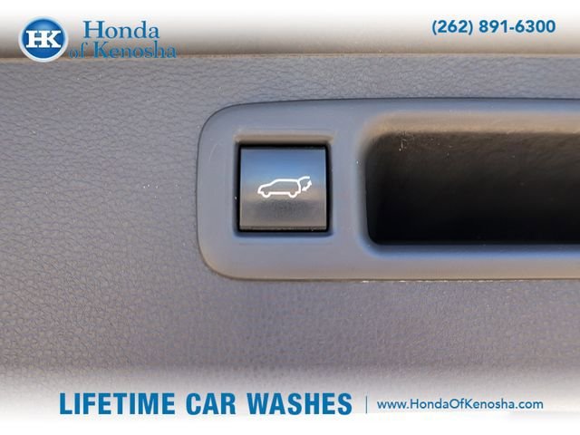 Used 2022 Toyota Highlander LE AWD/4WD image 21