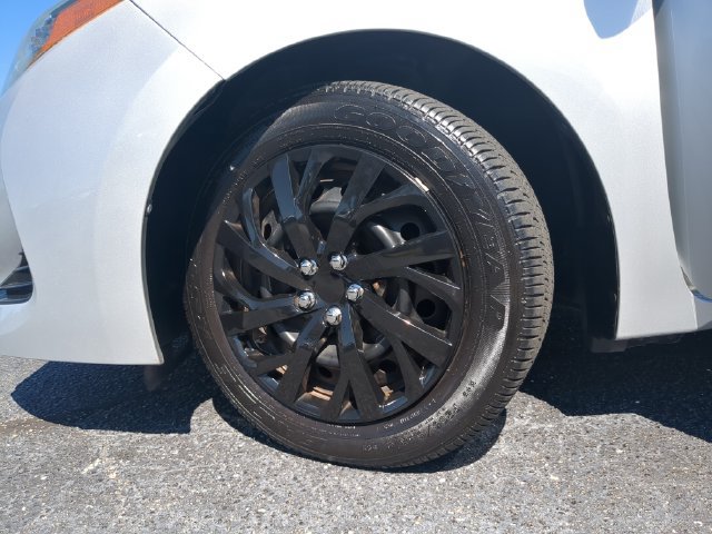 Used 2018 Toyota Corolla LE FWD image 33