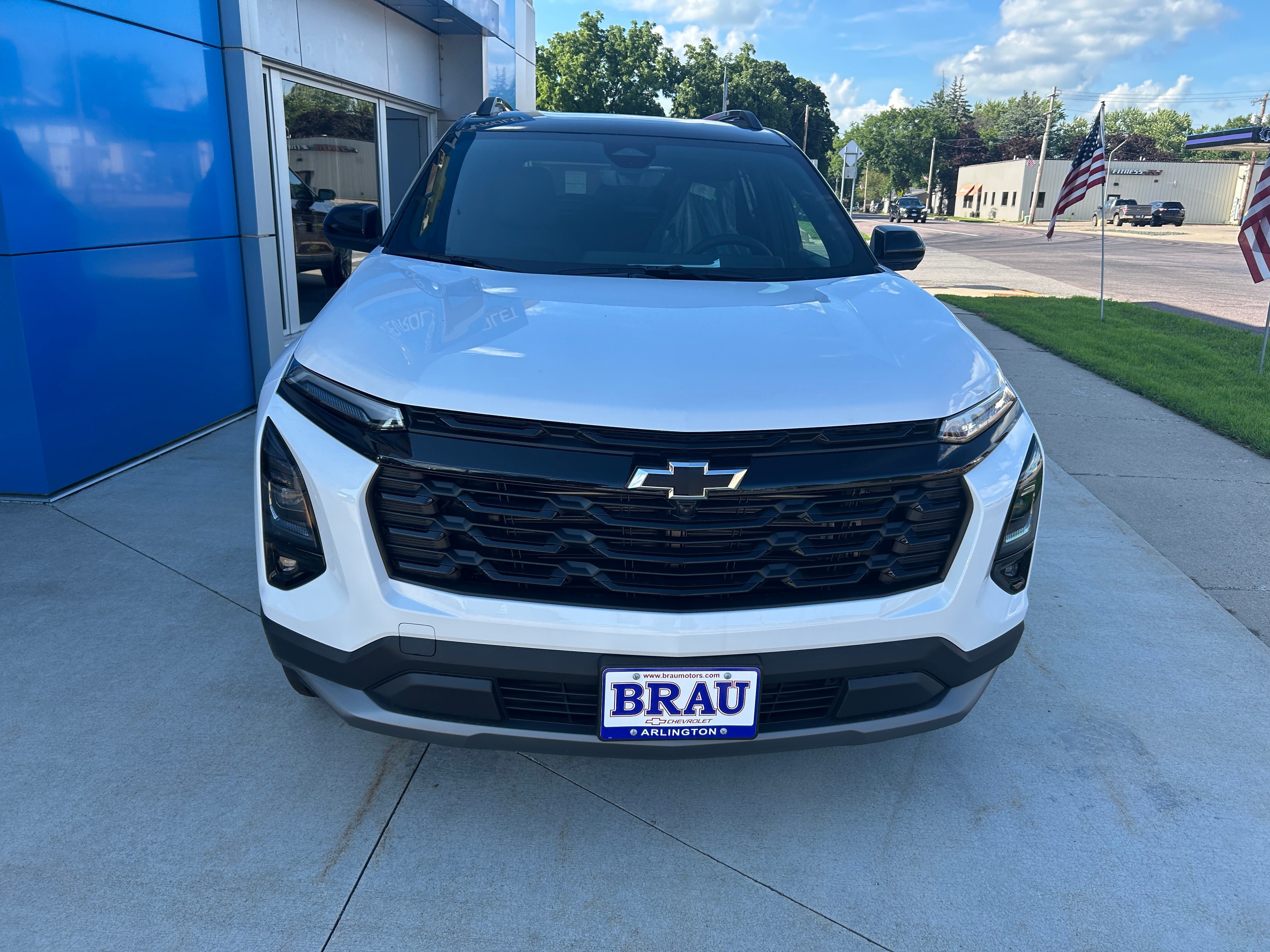 New 2027 Chevrolet Equinox LT w/ Convenience Package II AWD/4WD image 3
