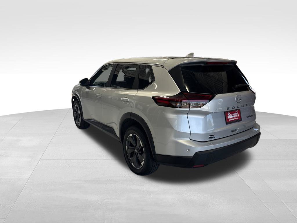 Used 2024 Nissan Rogue SV AWD/4WD image 5