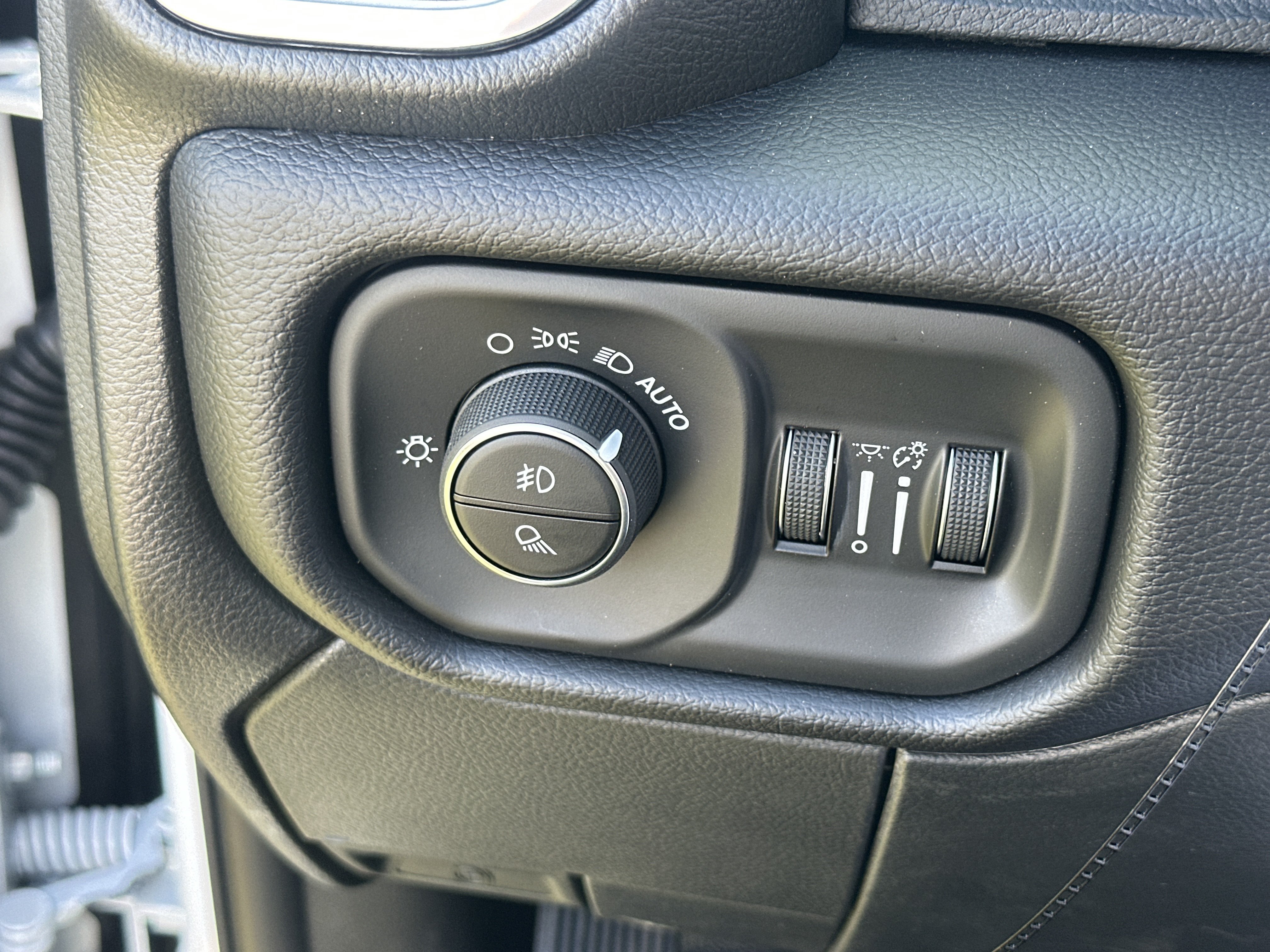 New 2027 RAM 5500 4x4 Crew Cab image 14