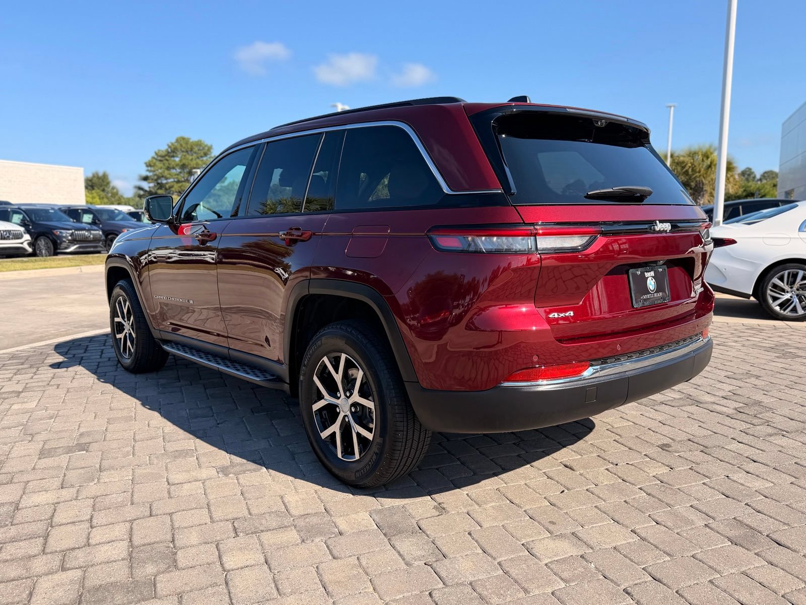 Used 2025 Jeep Grand Cherokee Limited w/ Luxury Tech Group II AWD/4WD image 11