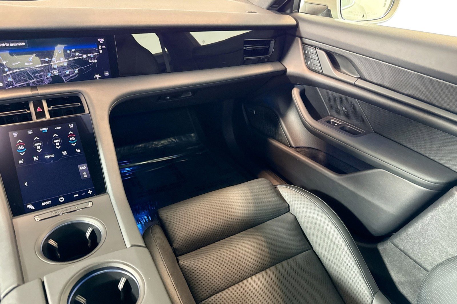 Used 2022 Porsche Taycan image 22