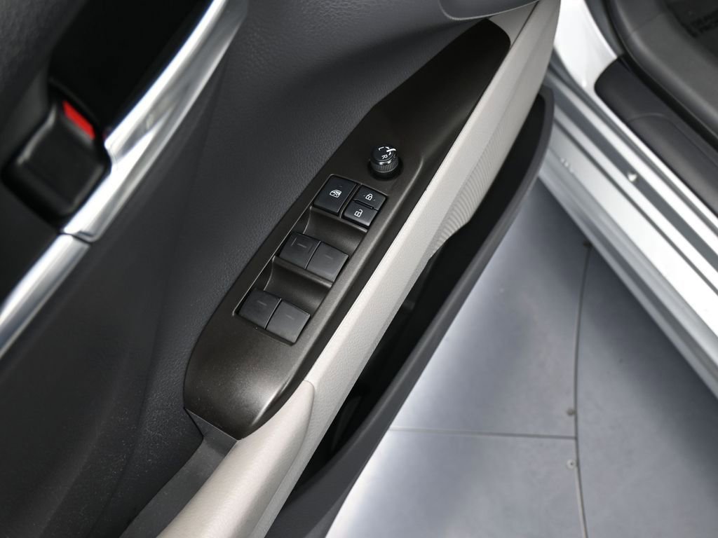 Used 2022 Toyota Camry SE image 13