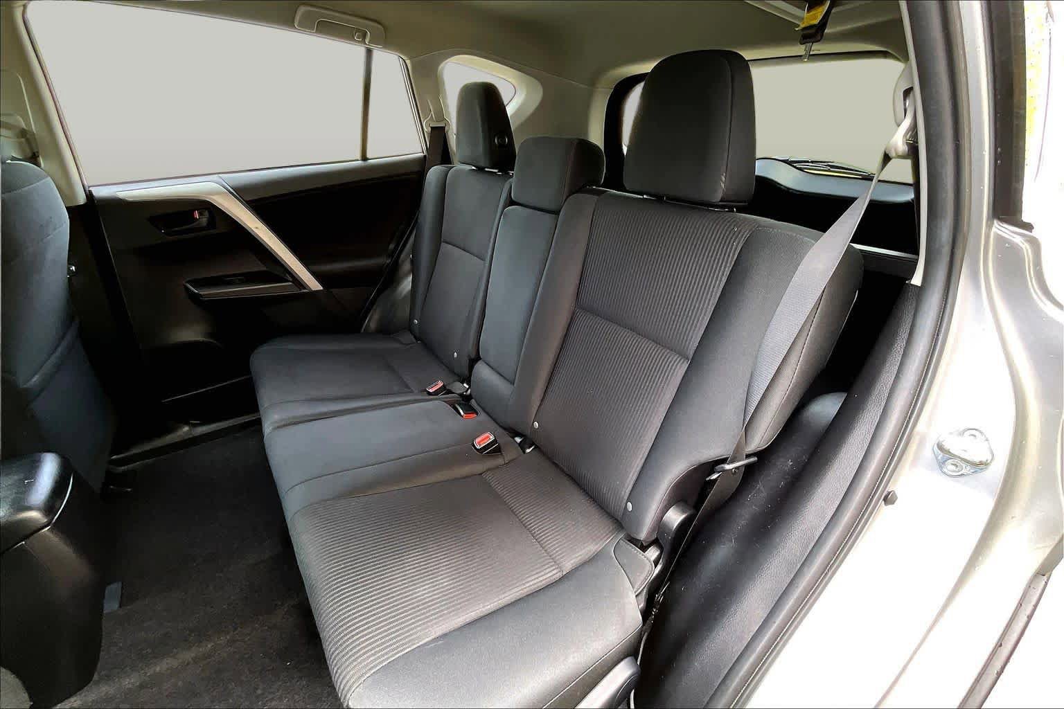 Used 2016 Toyota RAV4 LE FWD image 21