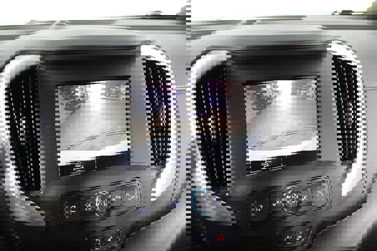 Used 2023 GMC Terrain SLE w/ Driver Convenience Package image 14