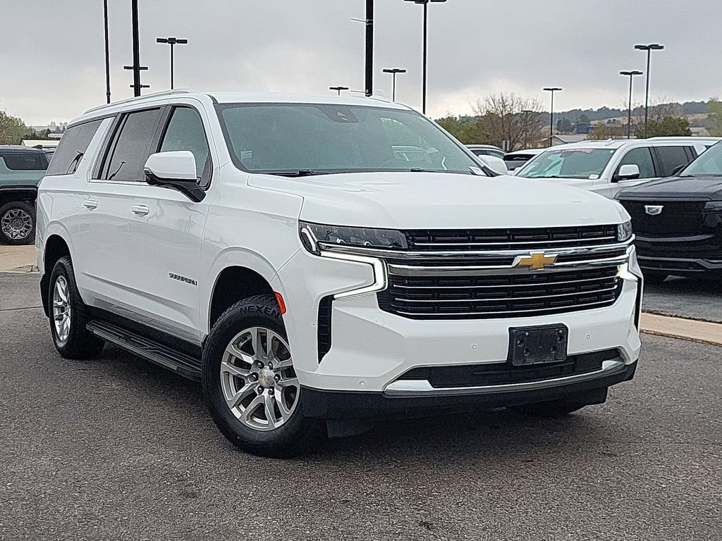 Used 2023 Chevrolet Suburban LT w/ Luxury Package AWD/4WD image 2