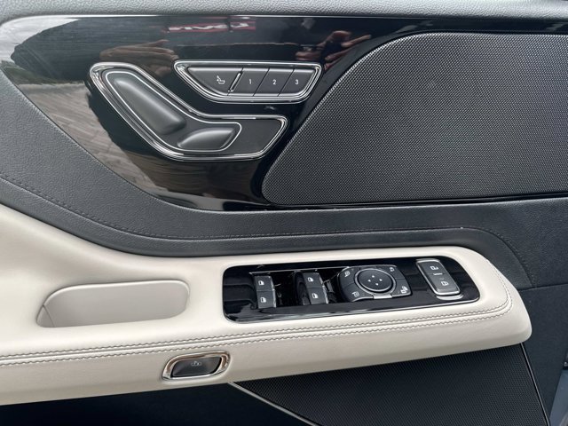 New 2026 Lincoln Aviator 2WD w/ Jet Appearance Package image 11