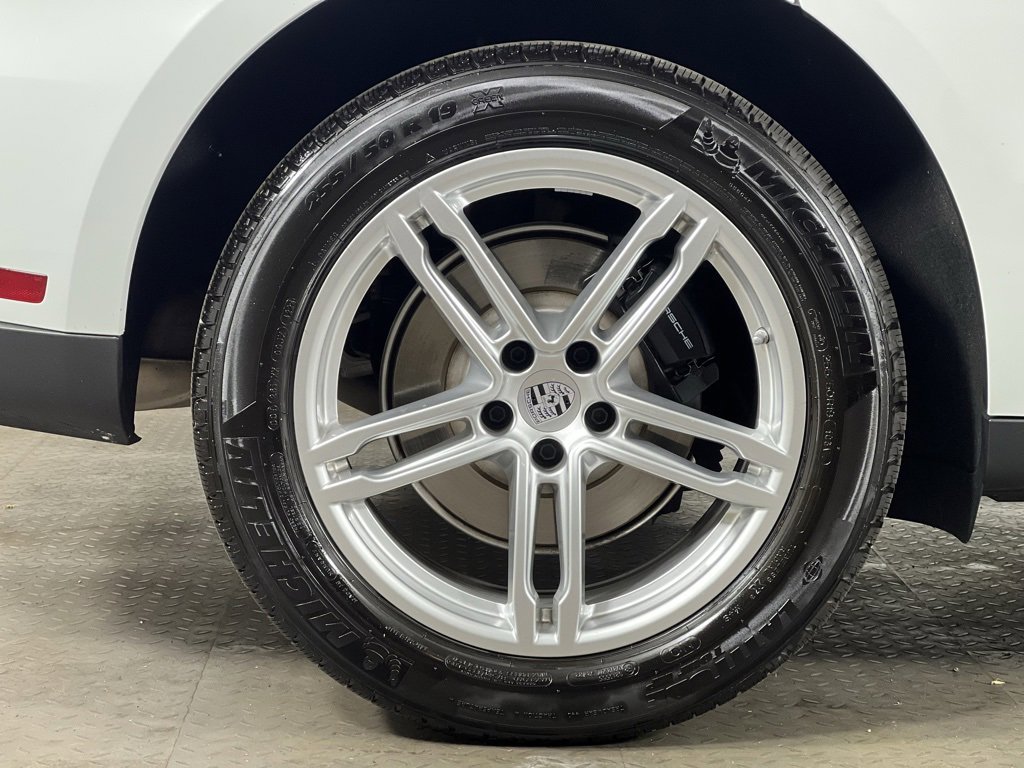 Certified 2025 Porsche Macan image 14