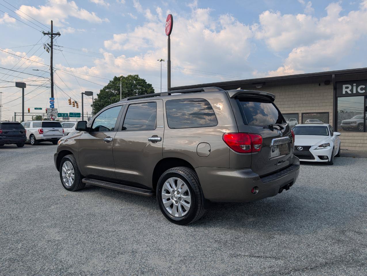 Used 2014 Toyota Sequoia Platinum AWD/4WD image 9