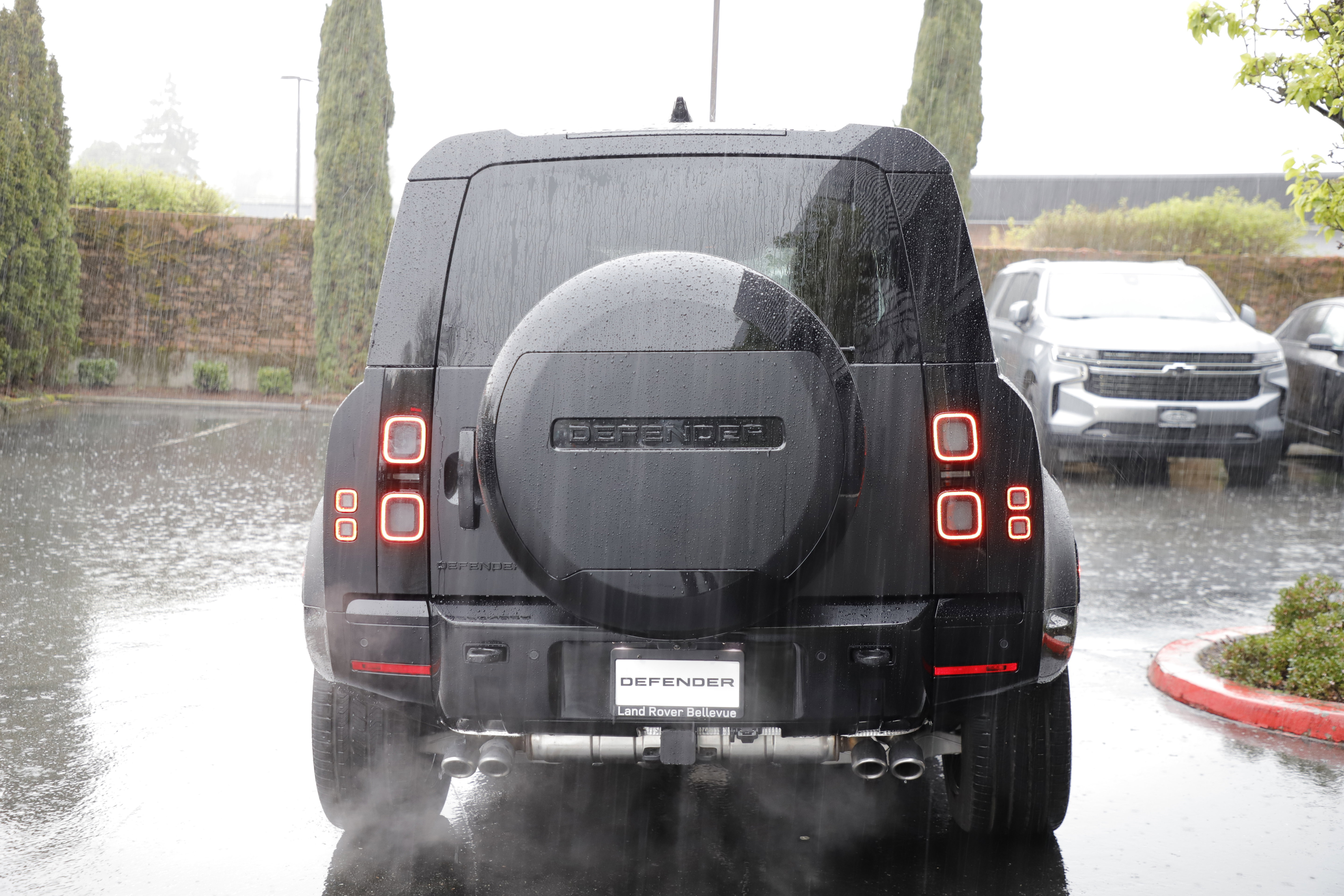 New 2026 Land Rover Defender 110 X-Dynamic SE image 5
