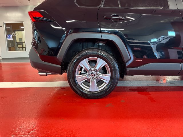 Certified 2025 Toyota RAV4 XLE AWD/4WD image 30