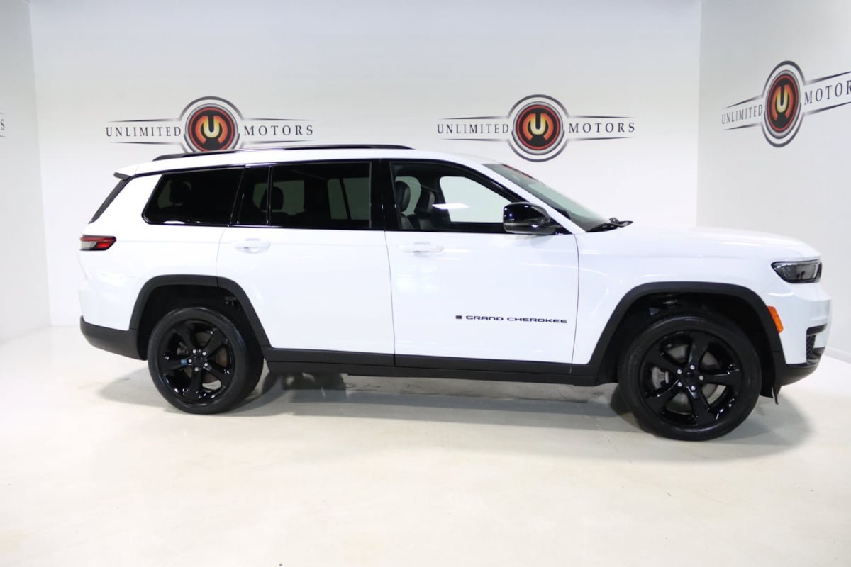 Used 2023 Jeep Grand Cherokee L Laredo AWD/4WD image 29