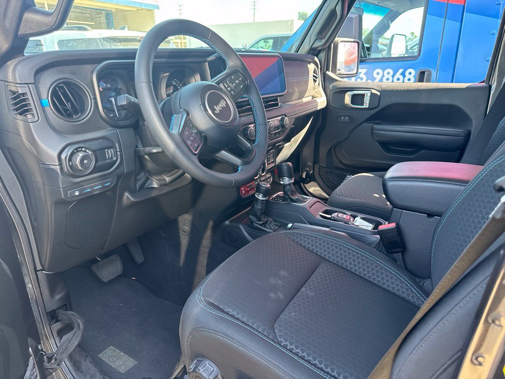 Used 2025 Jeep Wrangler Unlimited Rubicon 4xe w/ Safety Group AWD/4WD image 7
