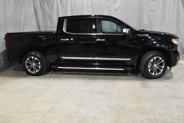 Used 2023 Chevrolet Silverado 1500 High Country w/ Technology Package image 2