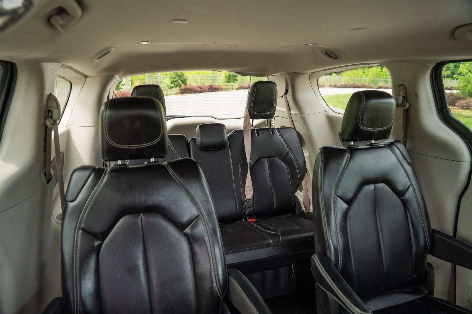 Used 2023 Chrysler Pacifica Touring-L FWD image 16