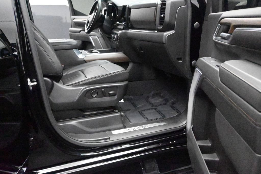 Used 2024 Chevrolet Silverado 2500 High Country w/ High Country Premium Package AWD/4WD image 13