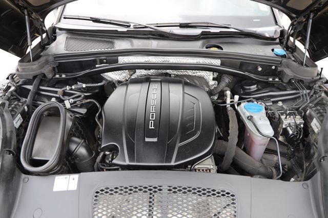 Used 2018 Porsche Macan AWD/4WD image 30