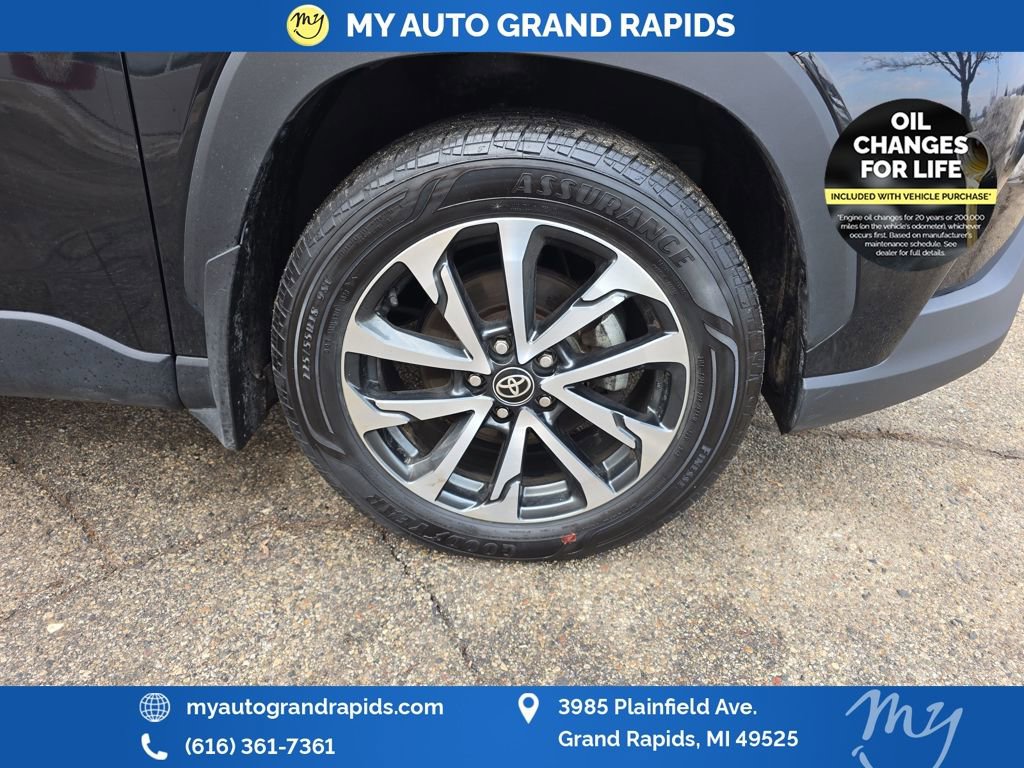 Used 2024 Toyota Corolla Cross XLE w/ Convenience Package image 38
