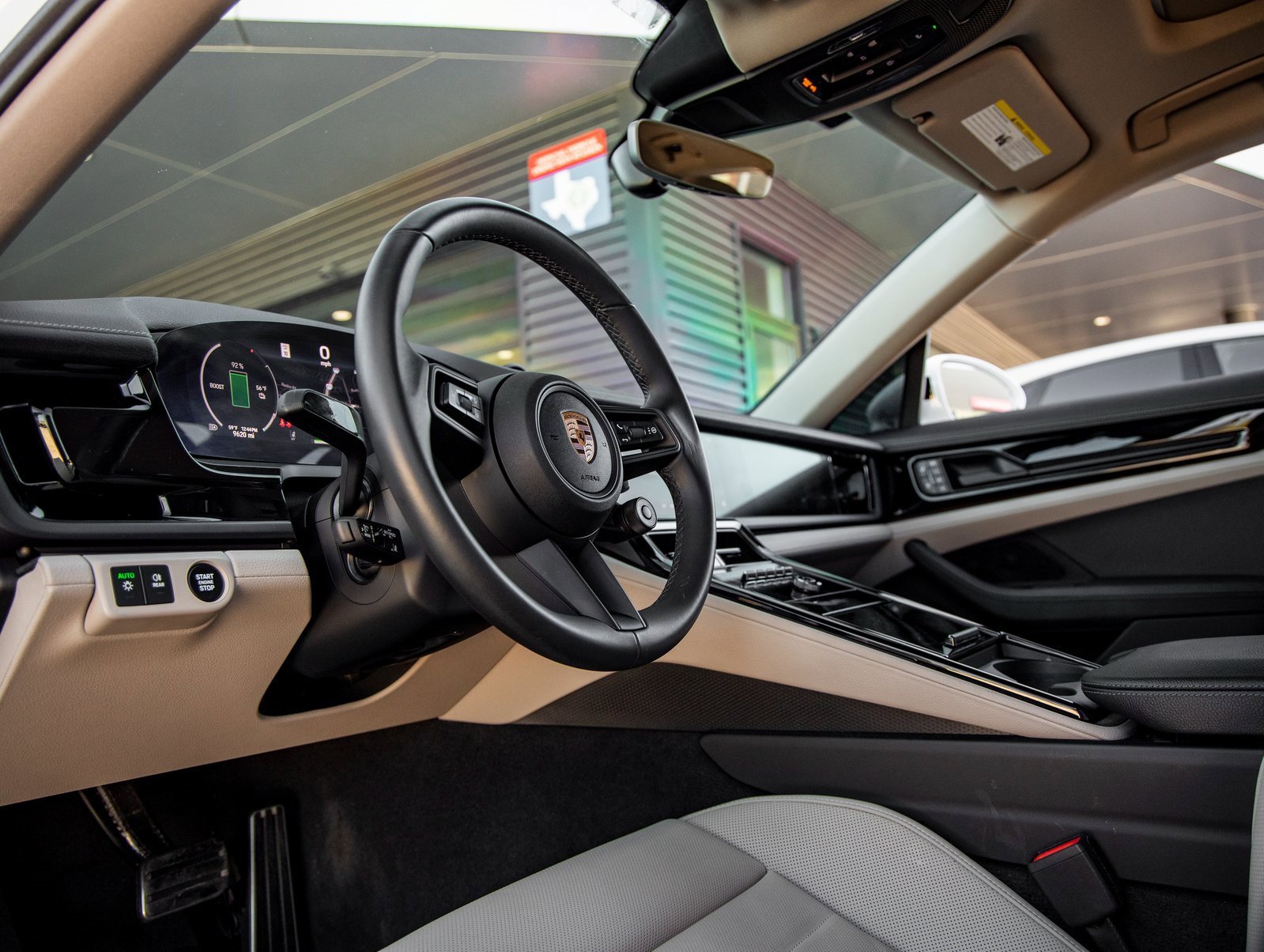 Certified 2025 Porsche Panamera 4 image 4