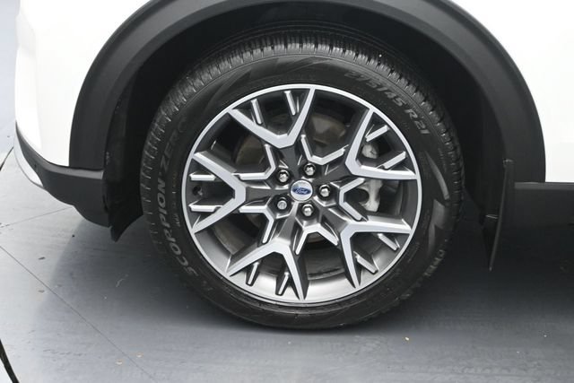 Certified 2025 Ford Explorer Platinum w/ Ultimate Package AWD/4WD image 38