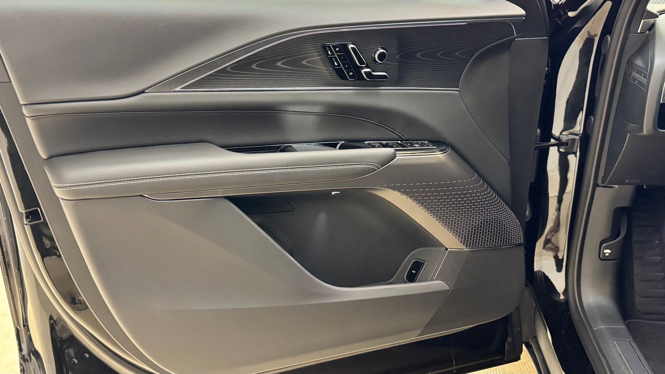 New 2026 Cadillac Lyriq Sport image 33