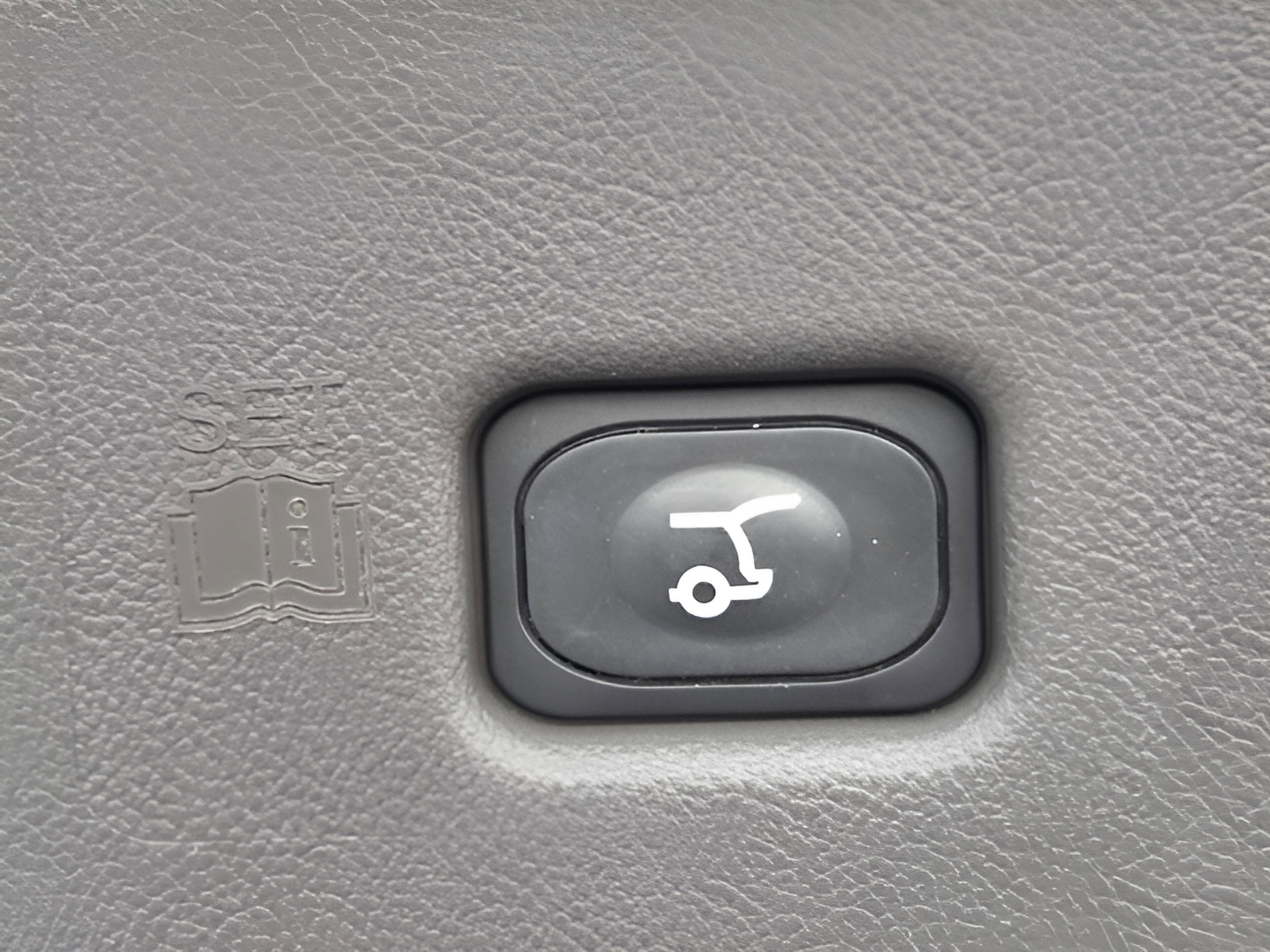 Used 2023 Lincoln Nautilus FWD w/ Premium Package image 12