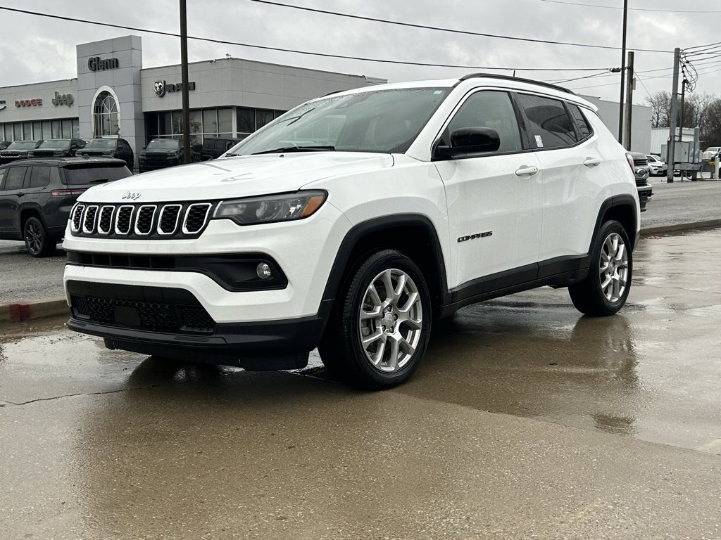 Used 2024 Jeep Compass Latitude w/ Sun and Sound Group image 2