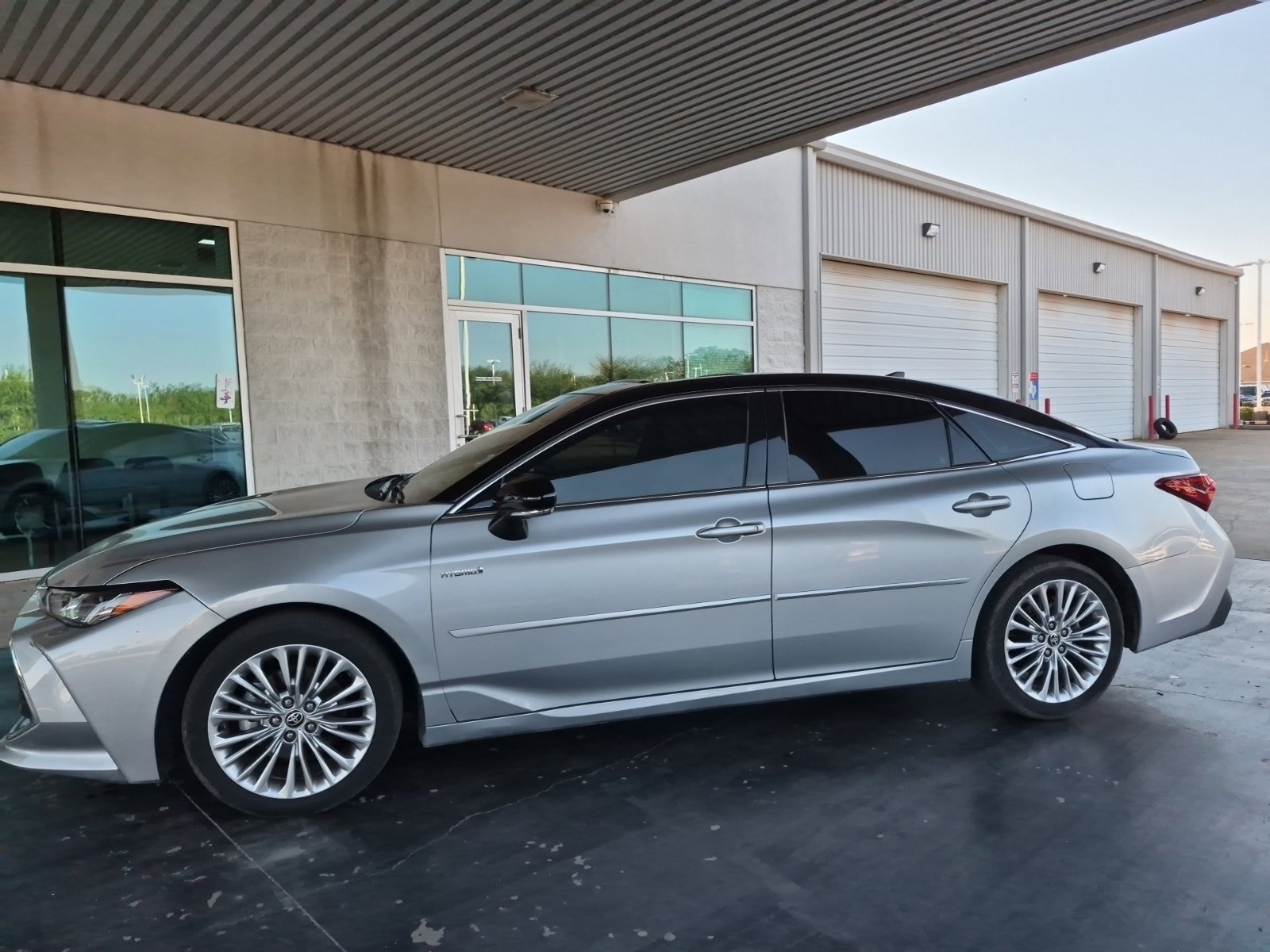 Used 2021 Toyota Avalon Limited w/ Advanced Safety Package FWD image 2