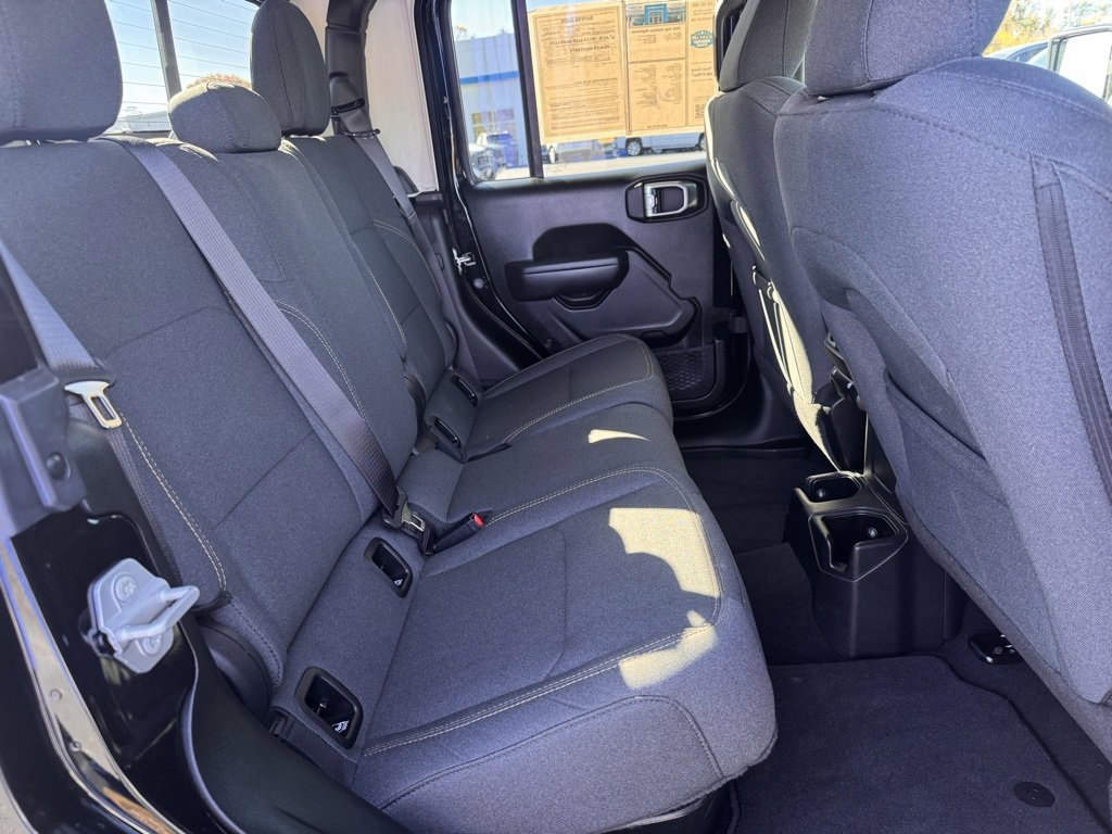 Used 2025 Jeep Gladiator Sport image 22