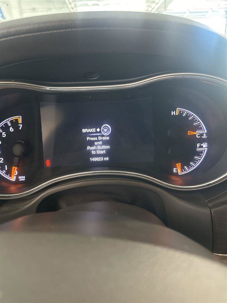 Used 2020 Jeep Grand Cherokee Overland AWD/4WD image 12