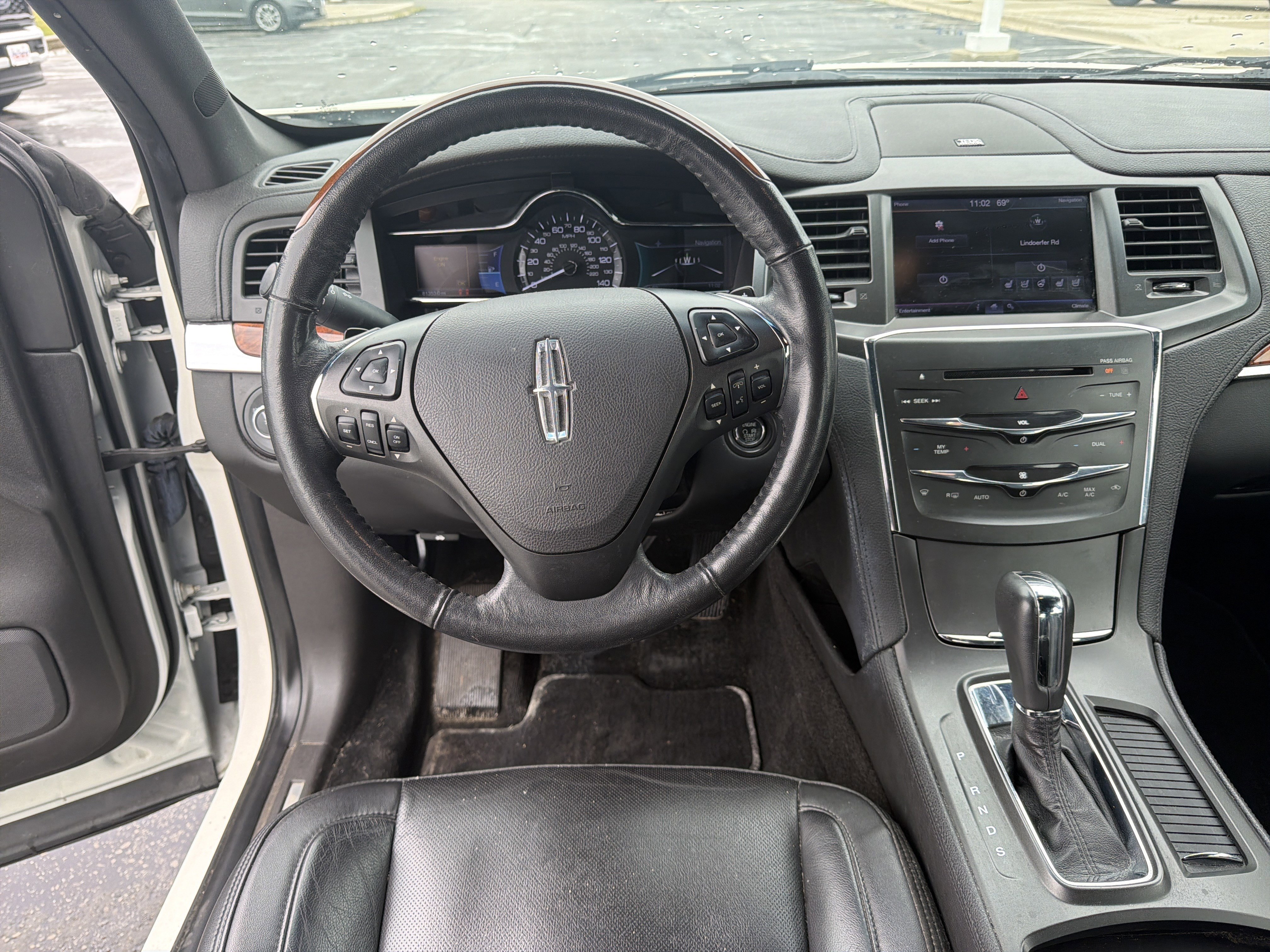Used 2013 Lincoln MKS AWD image 16