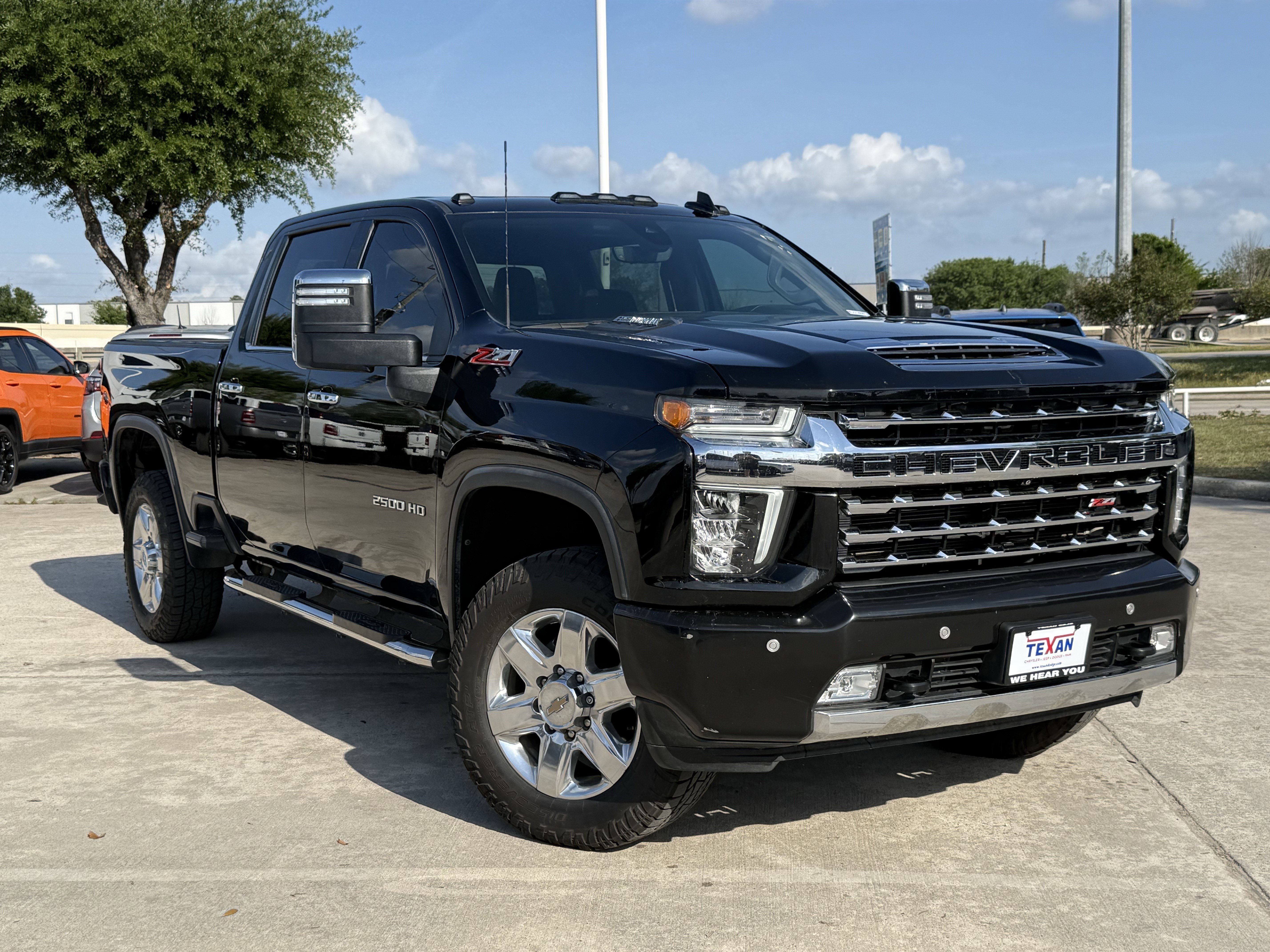 Used 2022 Chevrolet Silverado 2500 LTZ w/ LTZ Texas Edition image 2