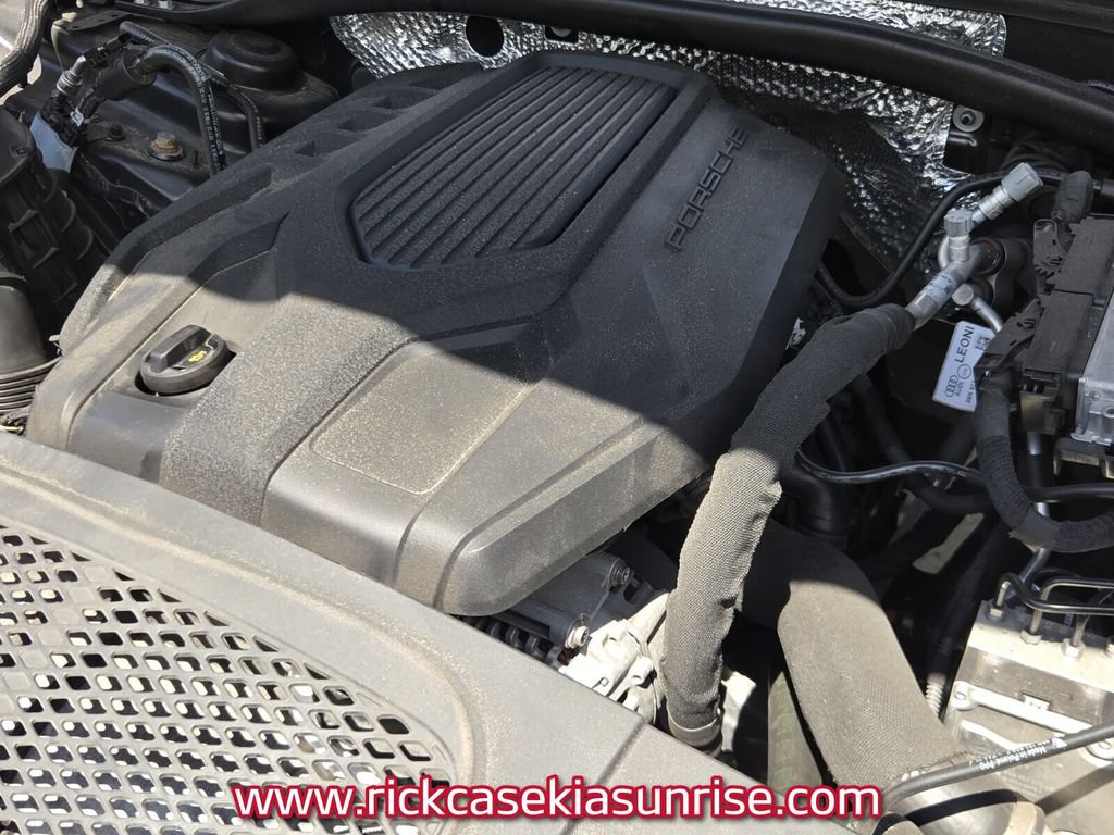 Used 2023 Porsche Macan Turbo AWD/4WD image 19