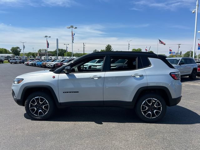 Certified 2025 Jeep Compass Trailhawk AWD/4WD image 4