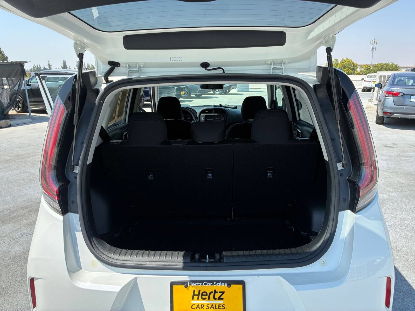 Used 2025 Kia Soul LX w/ LX Technology Package FWD image 28