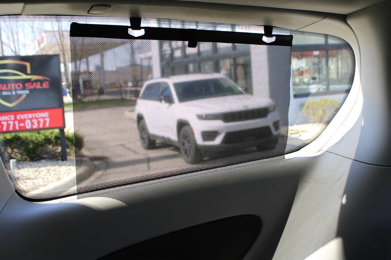 Used 2017 Chrysler Pacifica Touring Plus w/ Tire & Wheel Group image 62