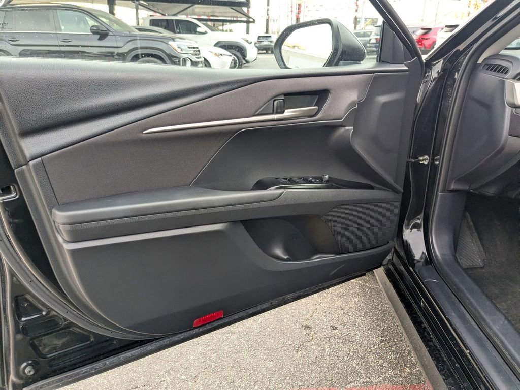 Used 2025 Toyota Camry LE image 14