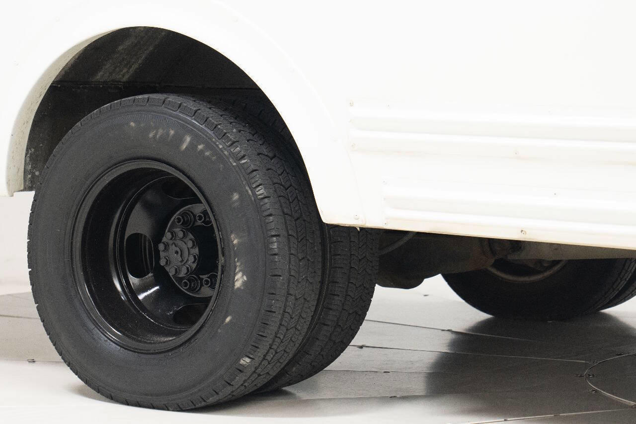 Used 2004 Chevrolet Express 3500 3500 2dr Commercial/Cutaway/Ch w/ School Bus Package image 71