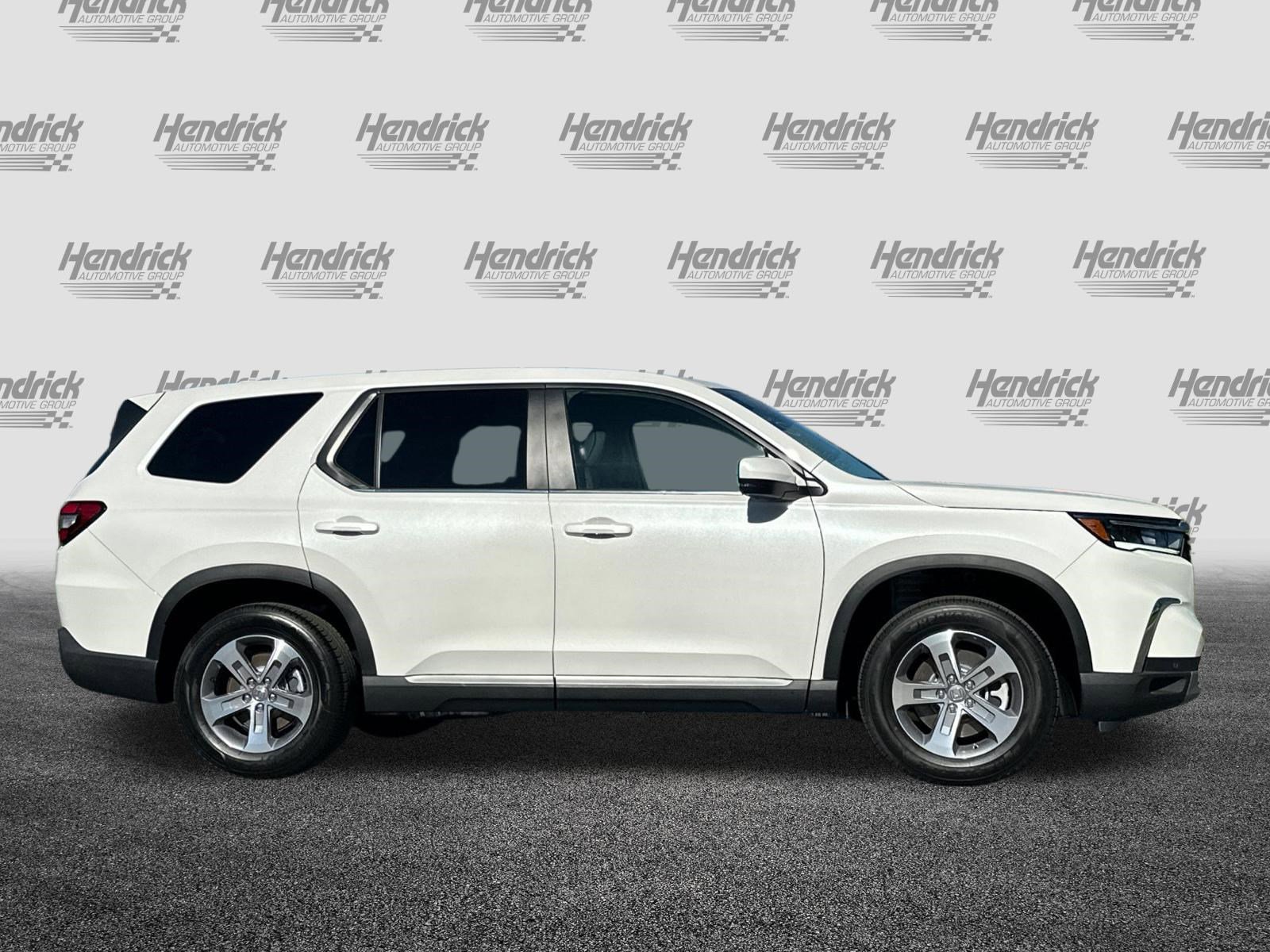 Used 2025 Honda Pilot EX-L image 3