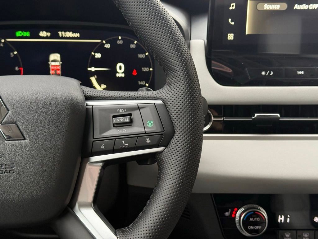 New 2026 Mitsubishi Outlander SE image 11