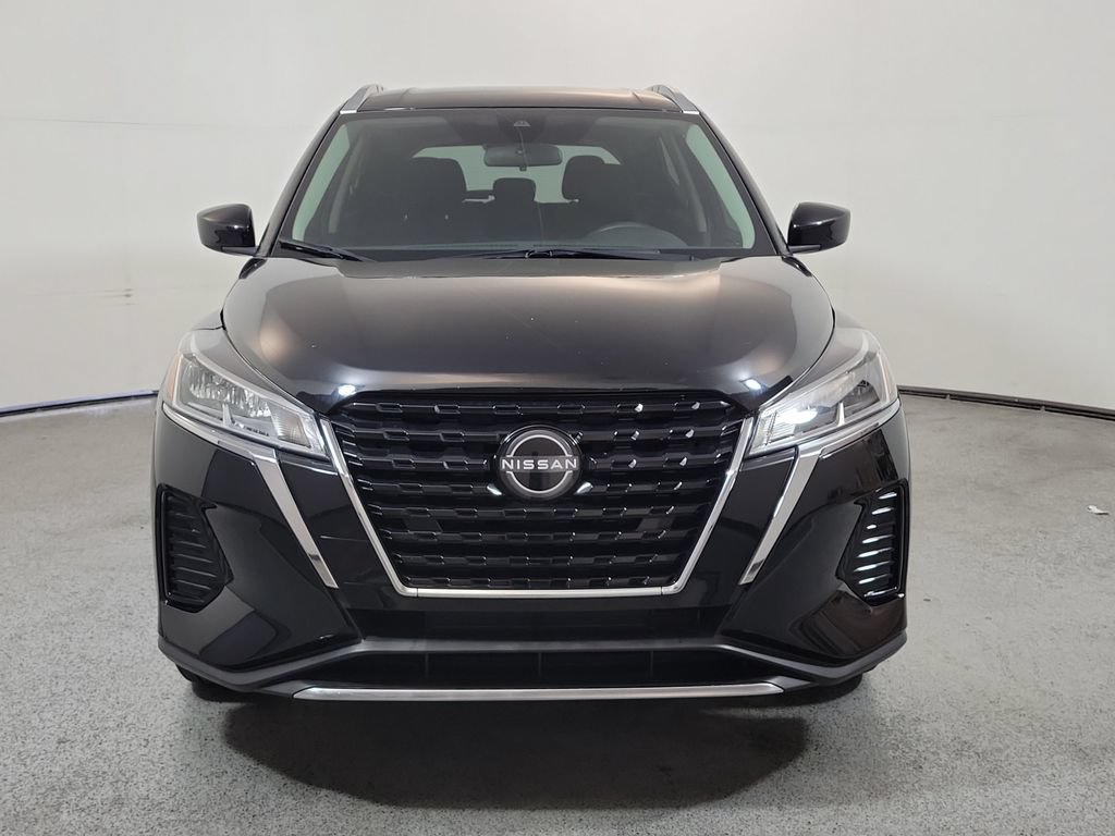 Used 2022 Nissan Kicks SV FWD image 2