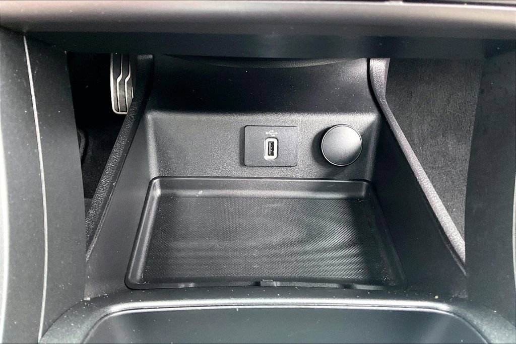 Used 2017 Ford Fusion Energi Titanium image 15