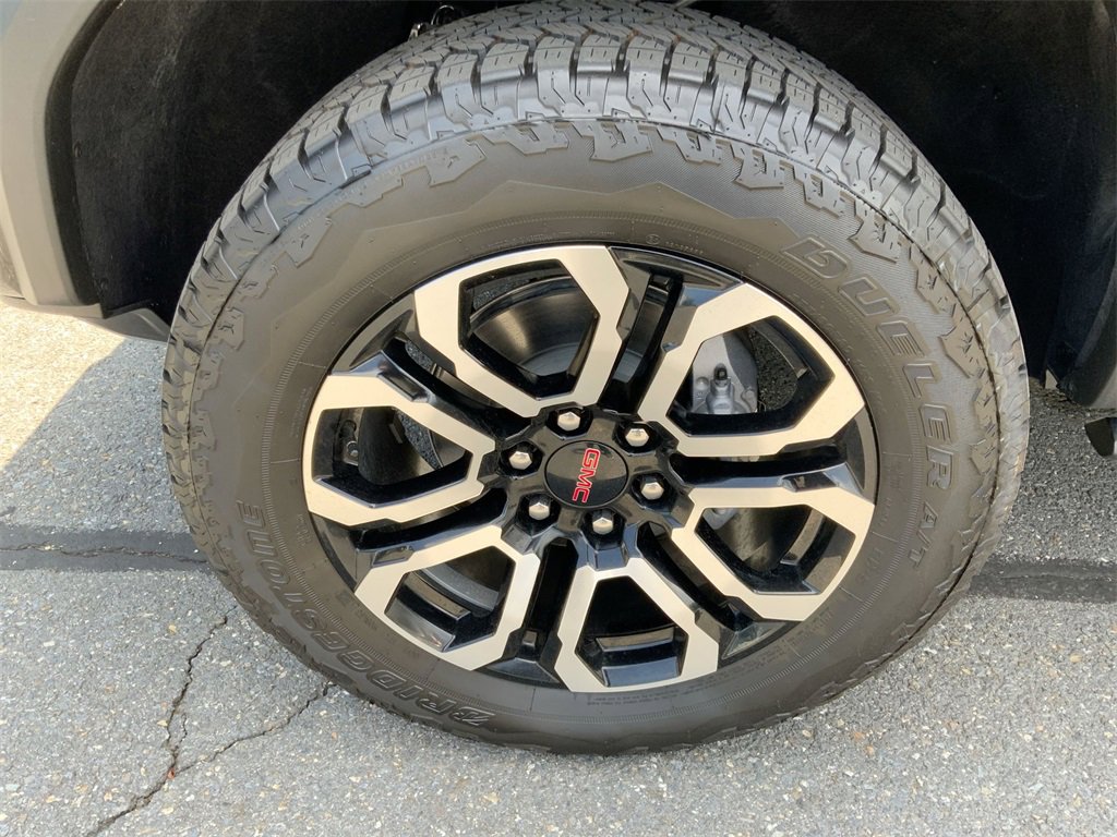 New 2025 GMC Canyon AT4 w/ Nightfall Edition image 32